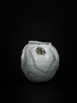 Lot 188 - SHIMIZU YASUTAKA: A HAGI WARE CERAMIC VASE