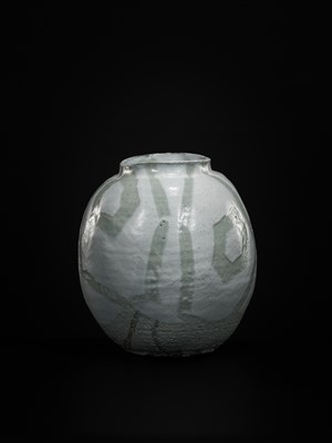 Lot 188 - SHIMIZU YASUTAKA: A HAGI WARE CERAMIC VASE