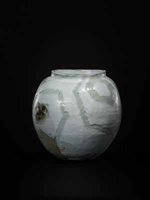 Lot 188 - SHIMIZU YASUTAKA: A HAGI WARE CERAMIC VASE