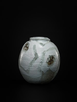 Lot 188 - SHIMIZU YASUTAKA: A HAGI WARE CERAMIC VASE