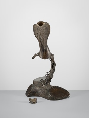 Lot 52 - A BRONZE ‘TETHERED HAWK’ KORO (INCENSE BURNER) AND COVER