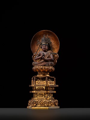 Lot 72 - A GILT WOOD FIGURE OF DAINICHI NYORAI, EDO PERIOD