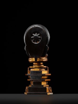 Lot 72 - A GILT WOOD FIGURE OF DAINICHI NYORAI, EDO PERIOD