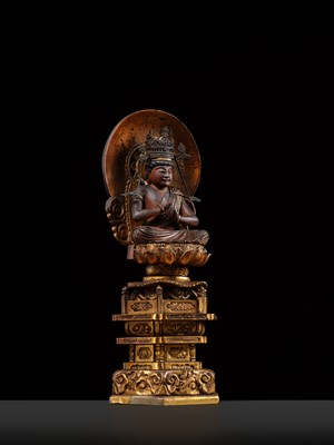 Lot 72 - A GILT WOOD FIGURE OF DAINICHI NYORAI, EDO PERIOD