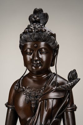 Lot 81 - A LARGE BRONZE FIGURE OF KANNON HOLDING LOTUS BLOSSOMS