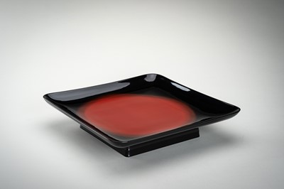 Lot 144 - AN ELEGANT ‘SUNRISE’ LACQUER TRAY