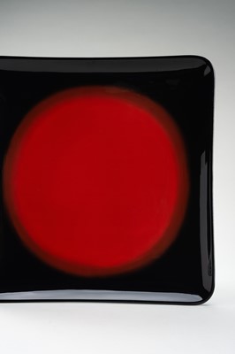 Lot 144 - AN ELEGANT ‘SUNRISE’ LACQUER TRAY