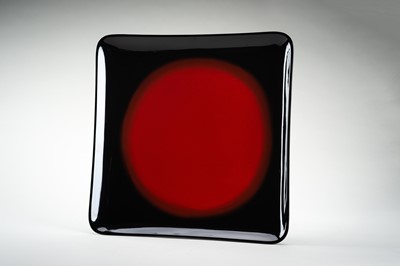 Lot 144 - AN ELEGANT ‘SUNRISE’ LACQUER TRAY