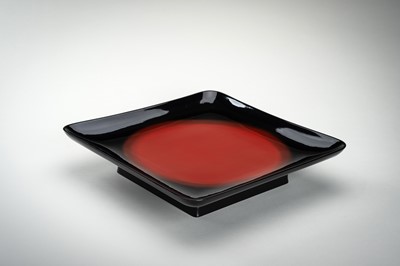 Lot 144 - AN ELEGANT ‘SUNRISE’ LACQUER TRAY
