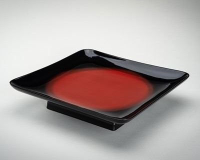 Lot 144 - AN ELEGANT ‘SUNRISE’ LACQUER TRAY