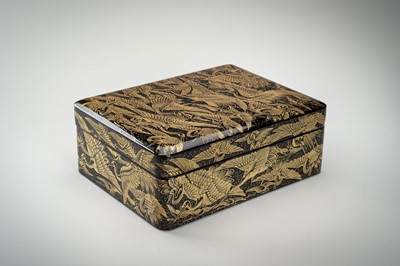 Lot 138 - SHOSAI: A FINE CHINKINBORI ‘1000 CRANES’ LACQUER BOX AND COVER