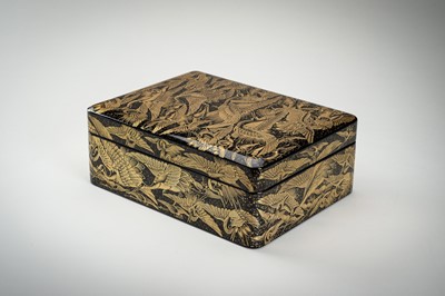 Lot 138 - SHOSAI: A FINE CHINKINBORI ‘1000 CRANES’ LACQUER BOX AND COVER