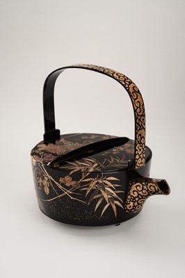 Lot 129 - A PAIR OF BLACK AND GOLD LACQUER CHOSHI (SAKE EWERS) AND COVERS