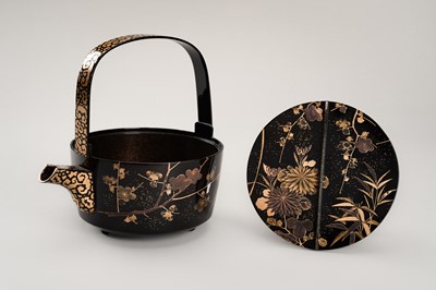 Lot 129 - A PAIR OF BLACK AND GOLD LACQUER CHOSHI (SAKE EWERS) AND COVERS