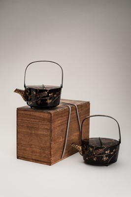 Lot 129 - A PAIR OF BLACK AND GOLD LACQUER CHOSHI (SAKE EWERS) AND COVERS