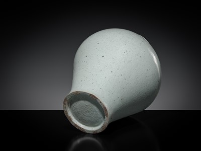 Lot 315 - A WHITE-GLAZED JAR, JOSEON DYNASTY, 18TH CENTURY
