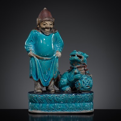 Lot 256 - A FAHUA GROUP OF A TEMPLE ATTENDANT AND A BUDDHIST LION, MING DYNASTY