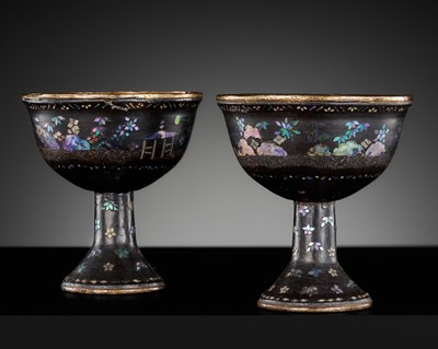 Lot 98 - A FINE PAIR OF LAC BURGAUTÉ STEM CUPS, 17TH-18TH CENTURY