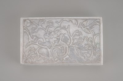 A LAVENDER JADEITE BOX AND COVER, c. 1920s