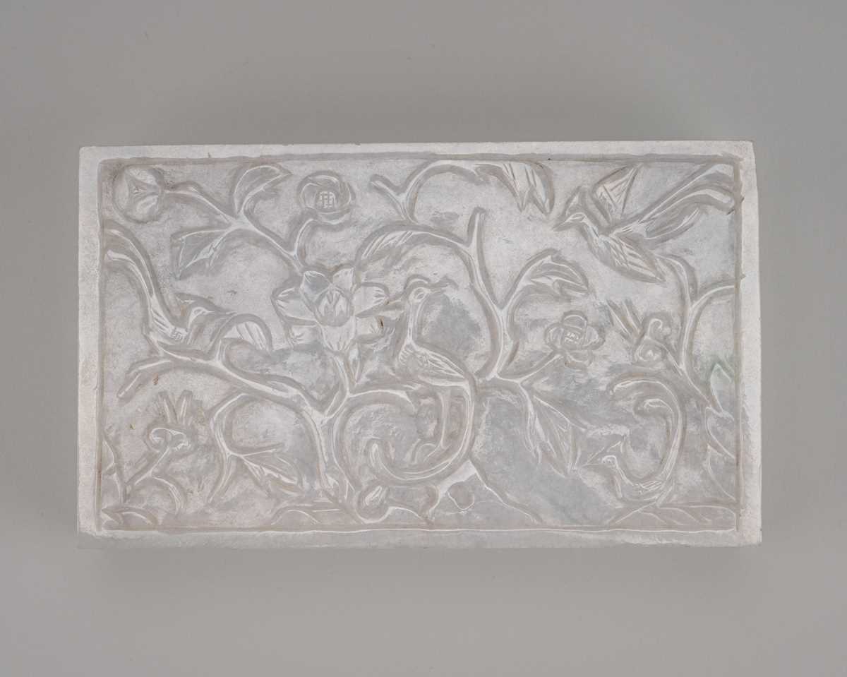 A LAVENDER JADEITE BOX AND COVER, c. 1920s