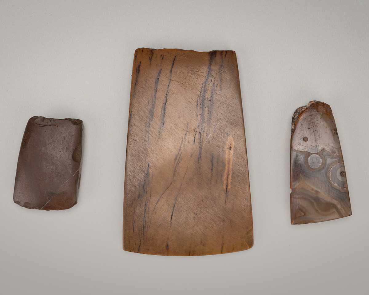 lot-787-a-fine-lot-with-three-hardstone-axes-fu