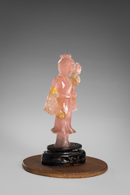 Lot 905 - A ROSE QUARTZ FIGURE OF GUANYIN, QING DYNASTY