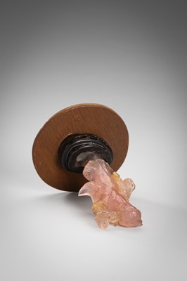 Lot 905 - A ROSE QUARTZ FIGURE OF GUANYIN, QING DYNASTY