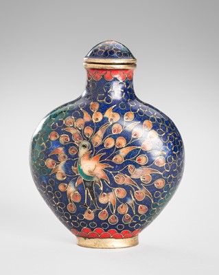 Lot 1065 - A CLOISONNÉ ENAMEL SNUFF BOTTLE WITH A PEACOCK, 19th CENTURY