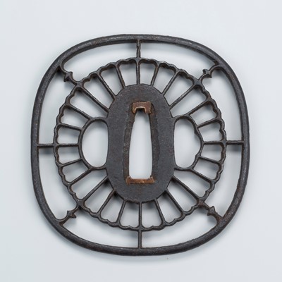 Lot 1521 - AN IRON SUKASHI TSUBA WITH RADIATING PETALS