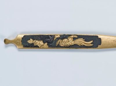 Lot 1682 - ISHIGURO MASAMI: A HAIRPIN (KOGAI) WITH A PHOENIX AND A LEAFY BRANCH