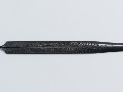 Lot 1680 - KUNISHIGE: A HAIRPIN (KOGAI) WITH A DRAGON