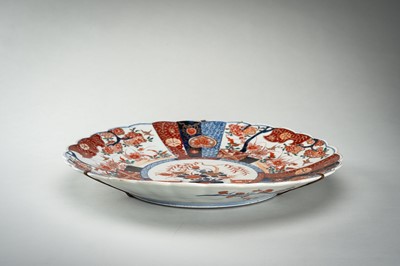 Lot 192 - A LARGE IMARI PORCELAIN LOBBED PLATE
