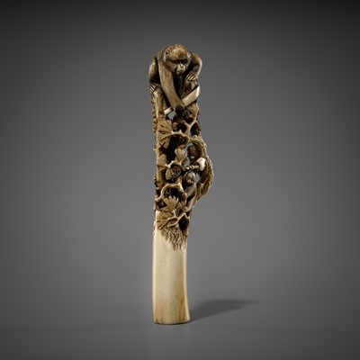 Lot 530 - AN AMUSING ANTLER CANE HANDLE OF MONKEYS AND BIRDS ON A PINE TREE