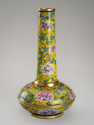 Lot 772 - A SMALL CANTON ENAMEL TWO-PART VASE, REPUBLIC PERIOD