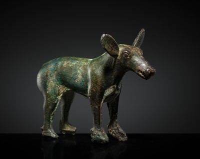 Lot 119 - AN ORDOS BRONZE FIGURE OF A DEER HIND, 6TH - 2ND CENTURY BC