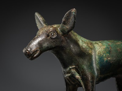 Lot 119 - AN ORDOS BRONZE FIGURE OF A DEER HIND, 6TH - 2ND CENTURY BC