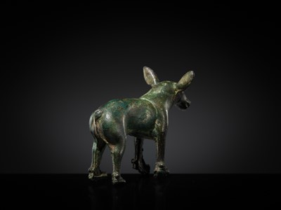 Lot 119 - AN ORDOS BRONZE FIGURE OF A DEER HIND, 6TH - 2ND CENTURY BC