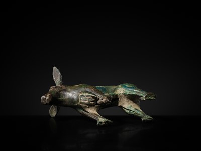 Lot 119 - AN ORDOS BRONZE FIGURE OF A DEER HIND, 6TH - 2ND CENTURY BC