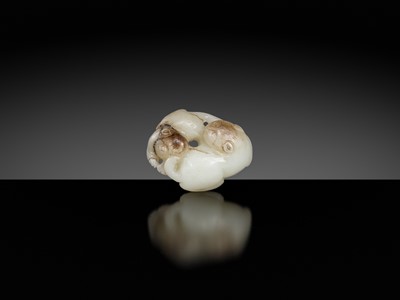 A WHITE AND BROWN JADE ‘CAT AND YOUNG’ PENDANT, QING DYNASTY