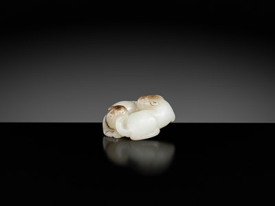 A WHITE AND BROWN JADE ‘CAT AND YOUNG’ PENDANT, QING DYNASTY