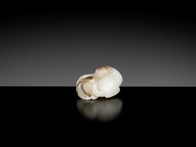 A WHITE AND BROWN JADE ‘CAT AND YOUNG’ PENDANT, QING DYNASTY