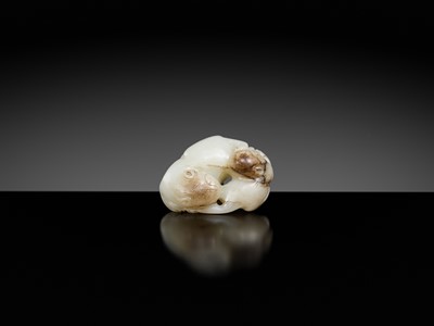 A WHITE AND BROWN JADE ‘CAT AND YOUNG’ PENDANT, QING DYNASTY