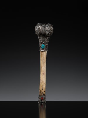 Lot 4 - A SILVER-MOUNTED THIGHBONE TRUMPET, KANGLING, 19TH CENTURY