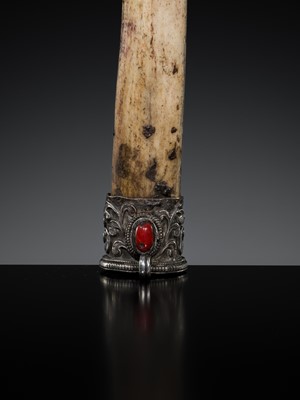 Lot 4 - A SILVER-MOUNTED THIGHBONE TRUMPET, KANGLING, 19TH CENTURY