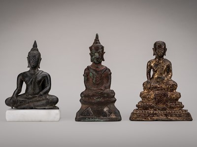 Lot 1055 - A LOT WITH THREE BRONZE FIGURES OF BUDDHA, THAILAND, 19TH CENTURY