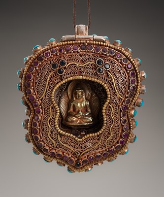 Lot 667 - AN INLAID AND GILT AMULET-CONTAINER GAU WITH BUDDHA AMITABHA