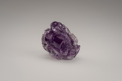 Lot 904 - A FINE AMETHYST CARVING WITH BATS AND DOUBLE GOURDS, QING DYNASTY