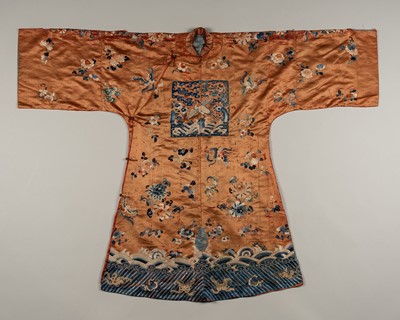 Lot 725 - AN APRICOT GROUND EMBROIDERED SEMI-FORMAL SILK ROBE, QING DYNASTY