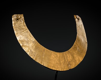 Lot 95 - AN ANCIENT GOLD PECTORAL, PROBABLY CENTRAL ASIA, CIRCA 1st MILLENNIUM CENTURY BC