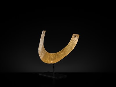 Lot 95 - AN ANCIENT GOLD PECTORAL, PROBABLY CENTRAL ASIA, CIRCA 1st MILLENNIUM CENTURY BC